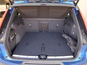 Volvo XC40 D4 AWD R-Design - Image 16