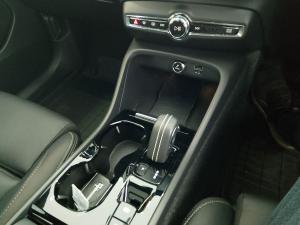 Volvo XC40 D4 AWD R-Design - Image 22