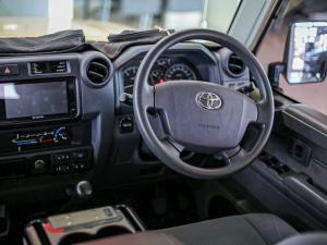 Toyota Land Cruiser 76 4.5D-4D V8 station wagon LX - Image 11