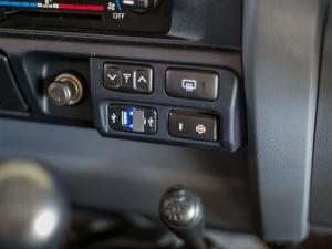 Toyota Land Cruiser 76 4.5D-4D V8 station wagon LX - Image 23