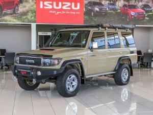 Toyota Land Cruiser 76 4.5D-4D V8 station wagon LX - Image 3
