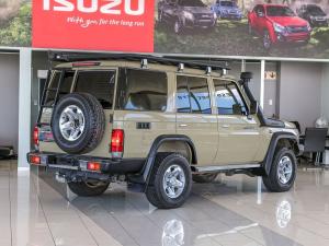 Toyota Land Cruiser 76 4.5D-4D V8 station wagon LX - Image 6