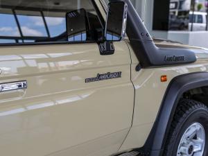 Toyota Land Cruiser 76 4.5D-4D V8 station wagon LX - Image 9