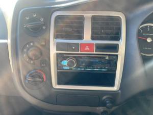 Hyundai H-100 Bakkie 2.6D chassis cab (aircon) - Image 12