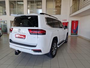 Toyota Land Cruiser 300 3.3D ZX - Image 2