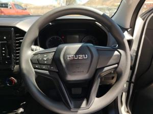 Isuzu D-Max 1.9TD single cab L 4x4 auto - Image 8