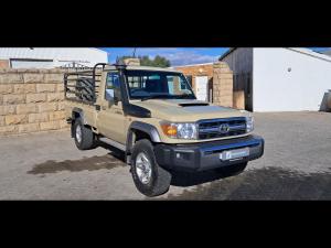 Toyota Land Cruiser 79 4.5D-4D LX V8 single cab - Image 1