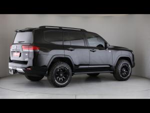 Toyota Land Cruiser 300 3.5T GR-Sport - Image 2
