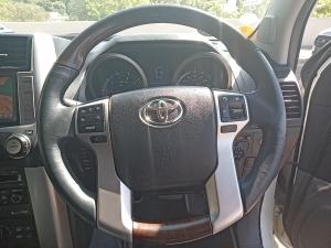 Toyota Land Cruiser Prado 4.0 VX - Image 8