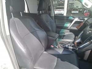 Toyota Land Cruiser Prado 4.0 VX - Image 17