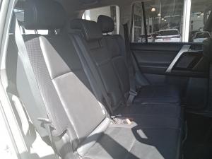 Toyota Land Cruiser Prado 4.0 VX - Image 18