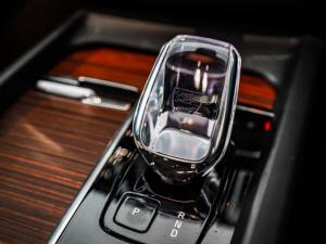 Volvo XC60 B5 AWD Ultimate Dark - Image 17
