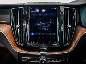 Volvo XC60 B5 AWD Ultimate Dark - Image 18
