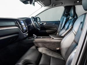 Volvo XC60 B5 AWD Ultimate Dark - Image 4