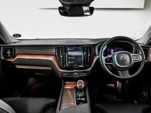 Volvo XC60 B5 AWD Ultimate Dark - Image 5