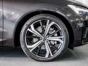 Volvo XC60 B5 AWD Ultimate Dark - Image 9