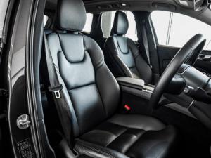 Volvo XC60 B5 AWD Ultimate Dark - Image 11
