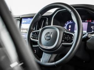 Volvo XC60 B5 AWD Ultimate Dark - Image 8