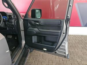 Toyota Land Cruiser Prado 2.8GD VX-R - Image 10