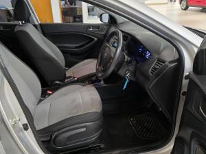 Hyundai i20 1.4 Motion auto - Image 10