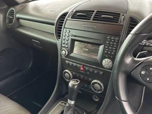 Mercedes-Benz SLK SLK200 BlueEfficiency auto - Image 11