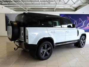 Land Rover Defender 110 D300 X-Dynamic HSE - Image 6