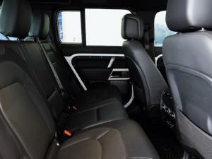 Land Rover Defender 110 D300 X-Dynamic HSE - Image 9