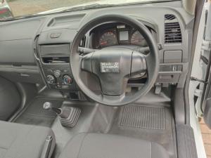 Isuzu D-Max Gen 6 250 single cab Fleetside safety - Image 8