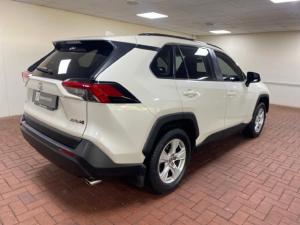 Toyota RAV4 2.0 GX auto - Image 3
