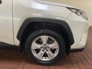 Toyota RAV4 2.0 GX auto - Image 6