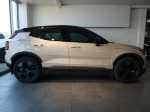Volvo EX30 Cross Country Ultra Twin Motor Performance - Image 2