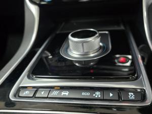 Jaguar XE 20d Prestige - Image 13