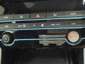 Jaguar XE 20d Prestige - Image 14