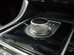 Jaguar XE 20d Prestige - Image 20
