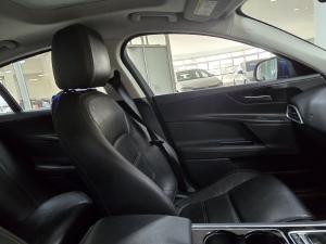 Jaguar XE 20d Prestige - Image 4