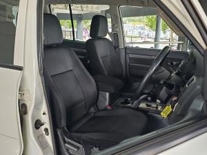 Mitsubishi Pajero 5-door 3.2DI-D GLX - Image 12