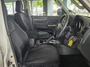 Mitsubishi Pajero 5-door 3.2DI-D GLX - Image 13