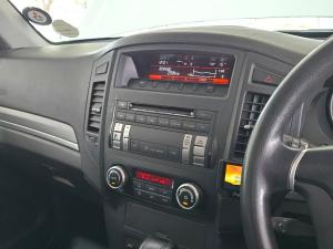 Mitsubishi Pajero 5-door 3.2DI-D GLX - Image 15