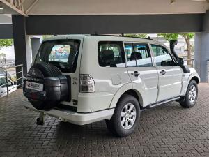 Mitsubishi Pajero 5-door 3.2DI-D GLX - Image 8