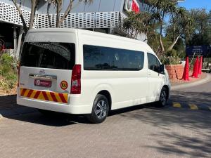 Toyota Quantum 2.8 SLWB bus 14-seater GL manual - Image 2