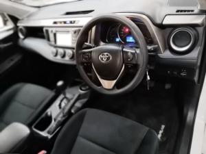 Toyota RAV4 2.0 GX automatic - Image 10