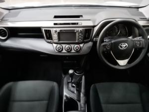 Toyota RAV4 2.0 GX automatic - Image 6