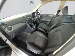 Hyundai i10 1.1 GLS/MOTION - Image 3