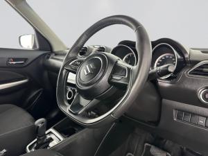 Suzuki Swift 1.2 GLX AMT - Image 15