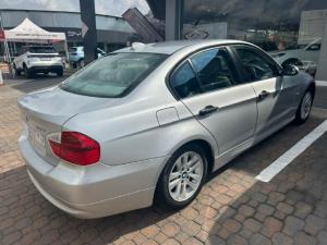 BMW 320i - Image 2