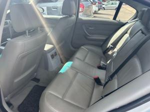BMW 320i - Image 5