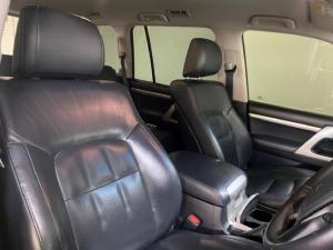 Toyota Land Cruiser 200 4.5D-4D V8 VX - Image 8