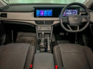 Mahindra XUV700 2.0T AX5 - Image 5