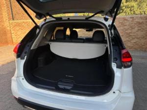 Nissan X-Trail 2.5 4x4 Acenta Tech - Image 6