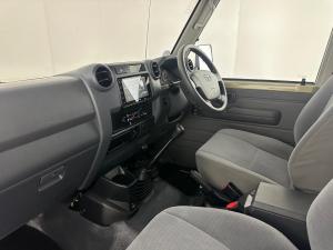 Toyota Land Cruiser 79 4.0PD/C - Image 8